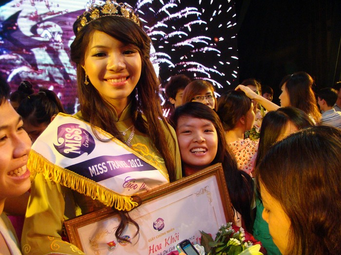 Dương Thị Hà Giang thí sinh cao nhất (1m77) đến từ HV Ngọai giao đã xuất sắc giành giải Hoa khôi Du lịch Hà Nội 2012.